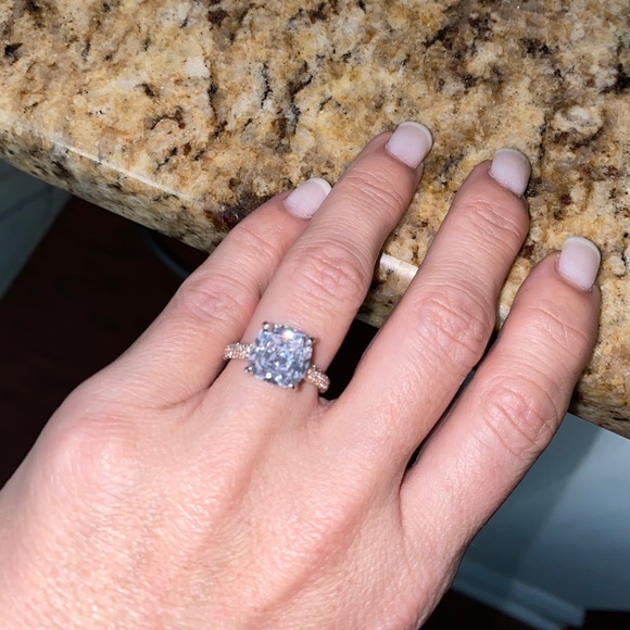 Stunning Sterling silver Cushion cut 3ct AAAAA CZs - Picture 6 of 6